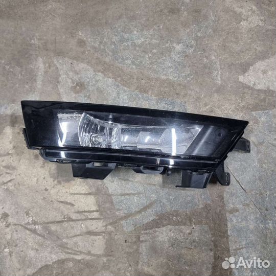 Фара противотуманная передняя правая Skoda Rapid
