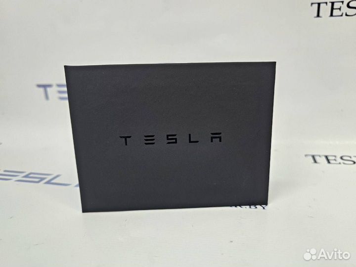 Ключ-карта Tesla Model Y 2021 1131087-00