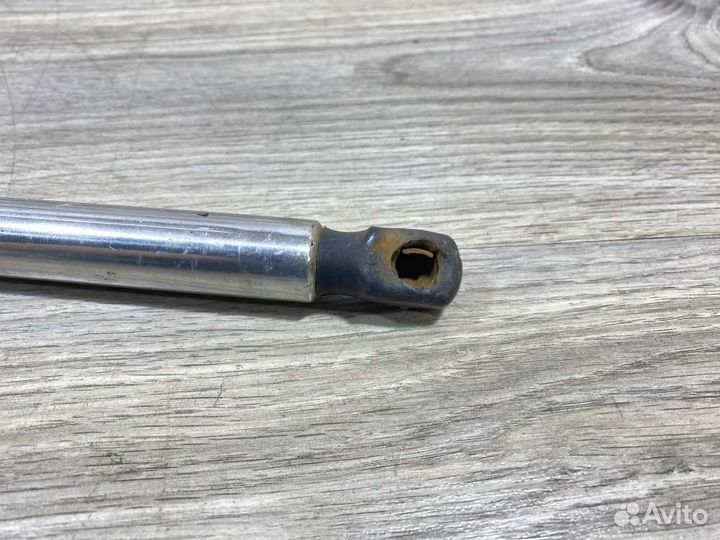 Амортизатор крышки багажника Skoda Octavia A5 1Z