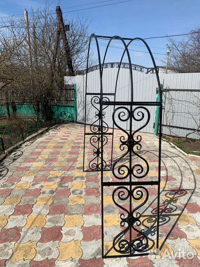 Арка садовая кованая