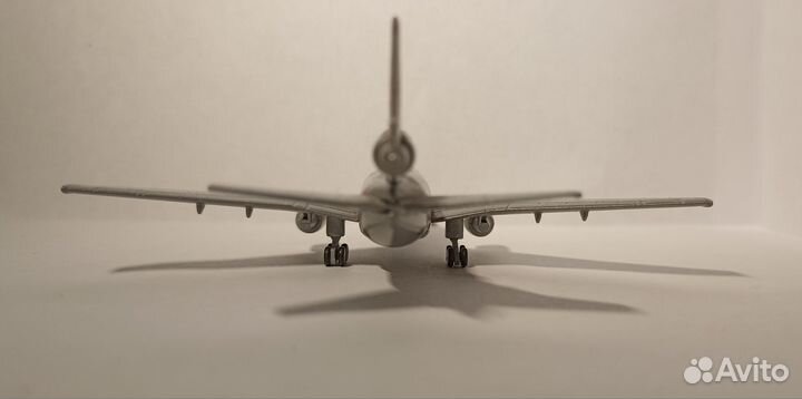 Модель самолета DC-10 Hawaiian 1:500
