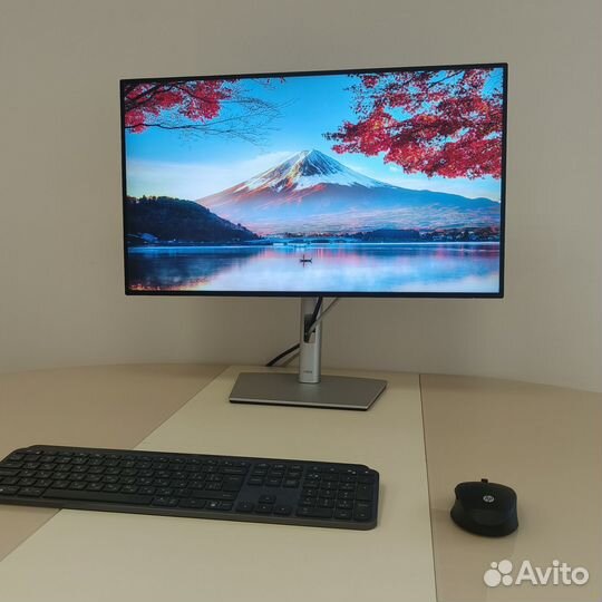 Монитор Dell u2722d 27