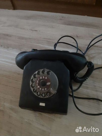 Старинный телефон