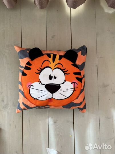 Декоративная подушка с тигром