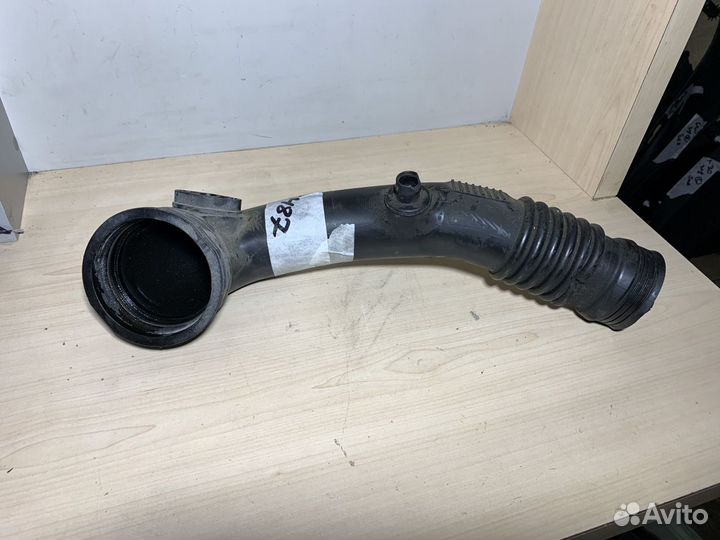 Воздуховод BMW 13717583726