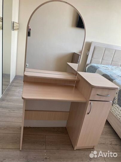 Тумба с зеркалом