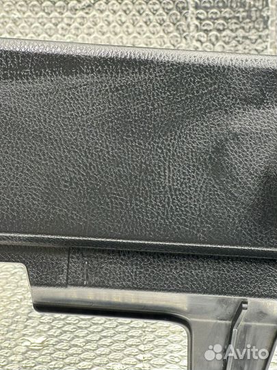 Накладка багажника правая Toyota Camry XV70, 2019