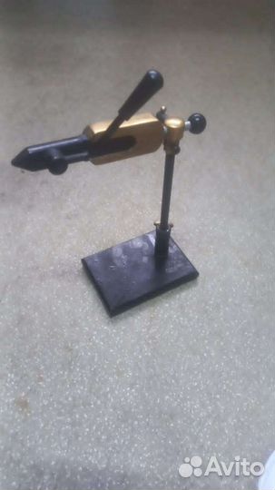 Станок тиски поворотные )для вязания мушек