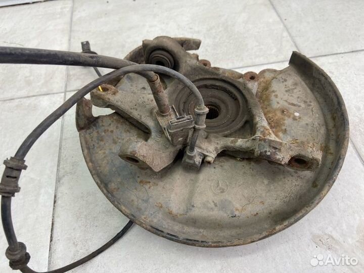 Поворотный кулак задний левый Mercedes-Benz E W210