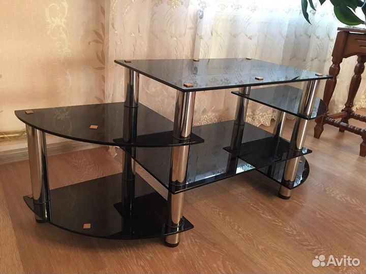 Стеклянная тумба под тв