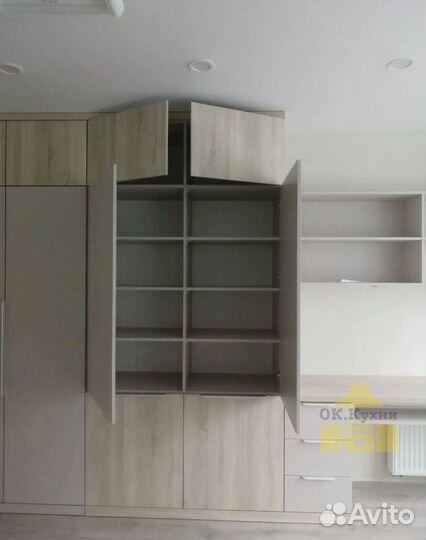 Шкаф с зеркалом