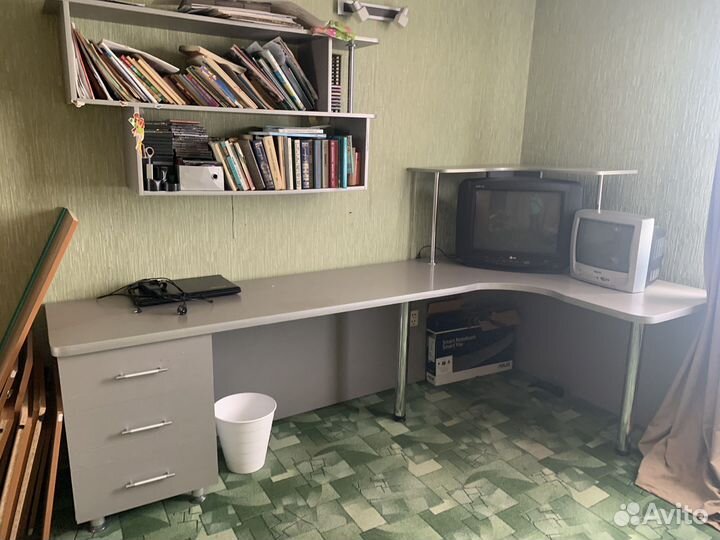 Письменный стол