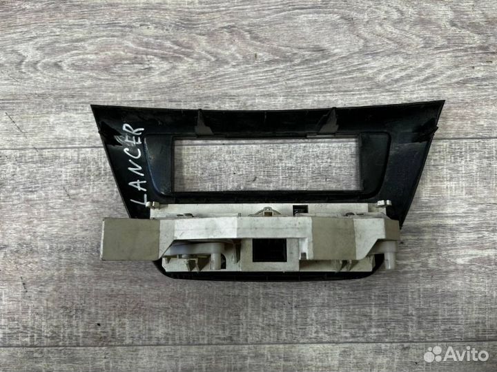 Блок управления климатической установкой Mitsubishi Lancer