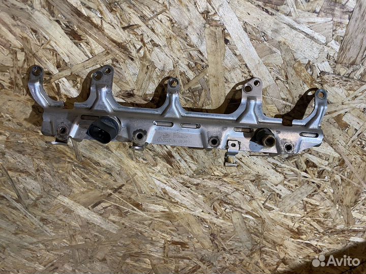 Топливная рампа 1.8 2.0 TSI VW Passat B6 05-10