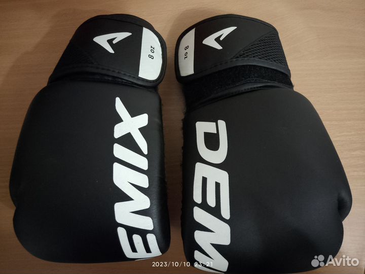 Боксерские перчатки 8oz