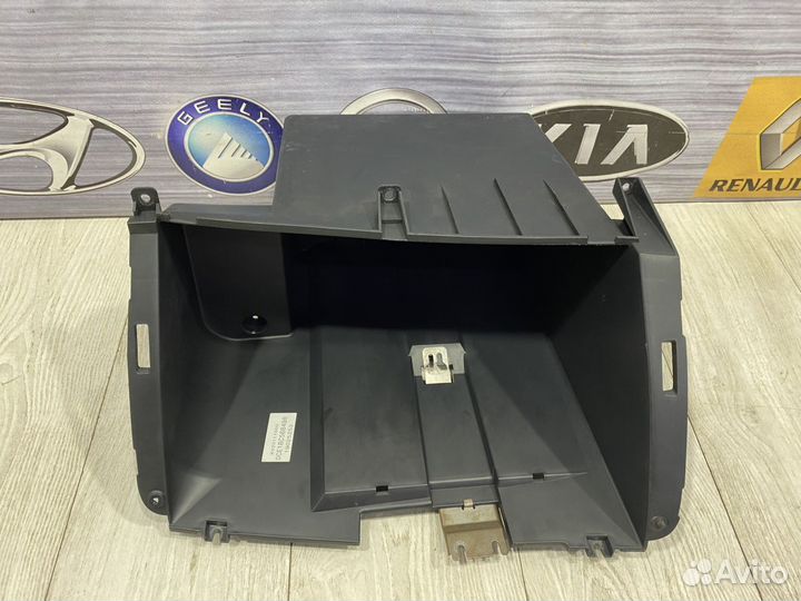 Крышка бардачка Бардачок nissan micra K12