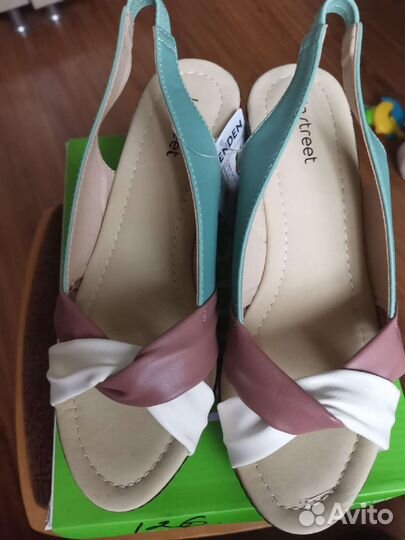 Босоножки женские