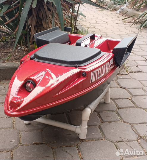 Прикормочный кораблик с gps