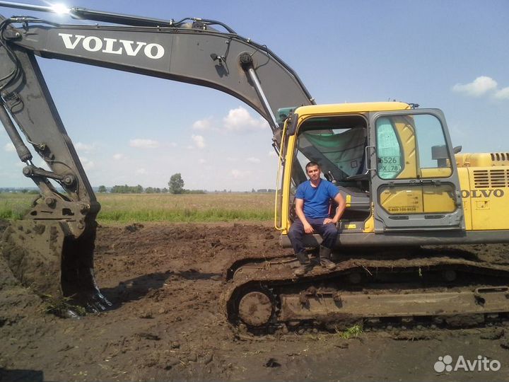 Гусеничный экскаватор