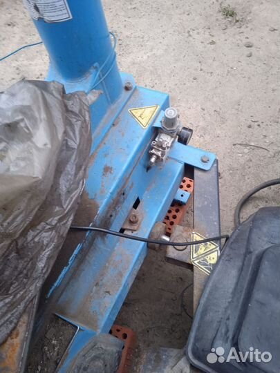 Разбортовочный станок шиномонтажный