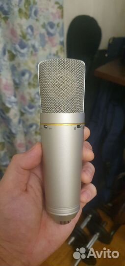 Студийный микрофон Neumann u87