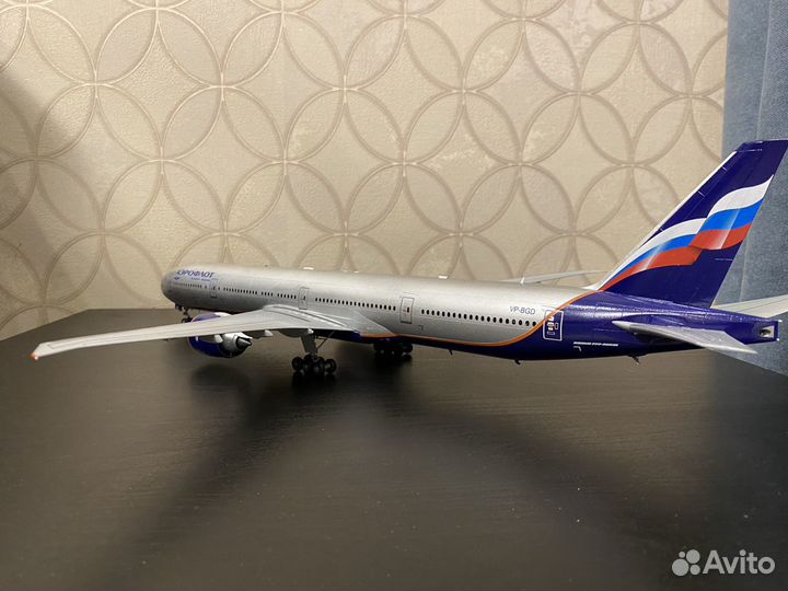 Модель самолета Boeing 777-300 er