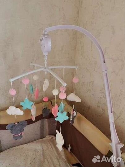 Музыкальный мобиль на кроватку из фетра