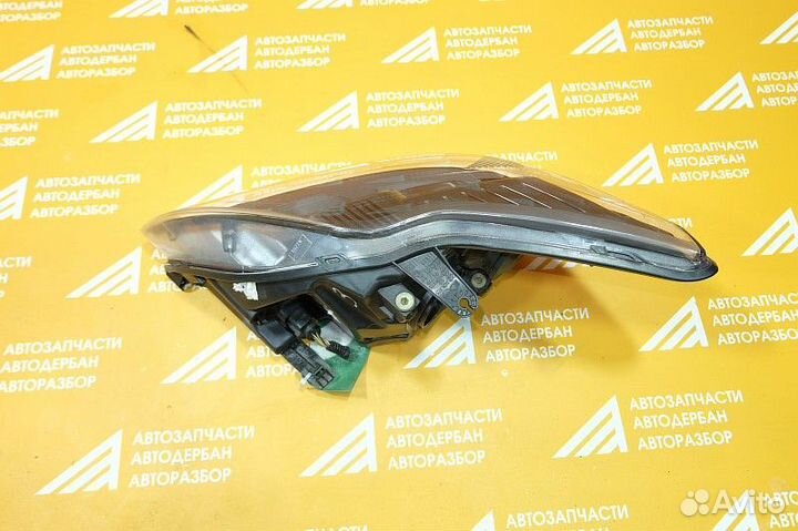 Фара правая Ford Focus II (2008-2011)