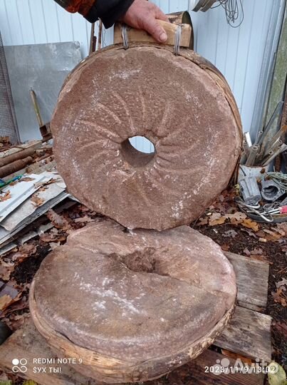 Каменные жернова