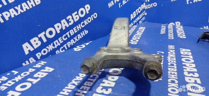 Передний правый поворотный кулак Lexus Gs350 седан