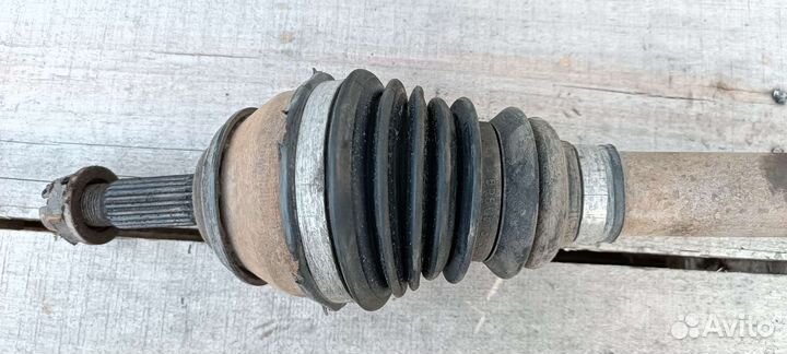 Привод левый Рено Логан 8кл