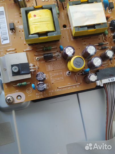 Продам телевизор LG 32LB561V на запчасти