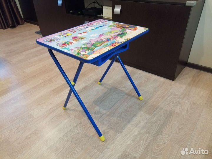 Детский столик