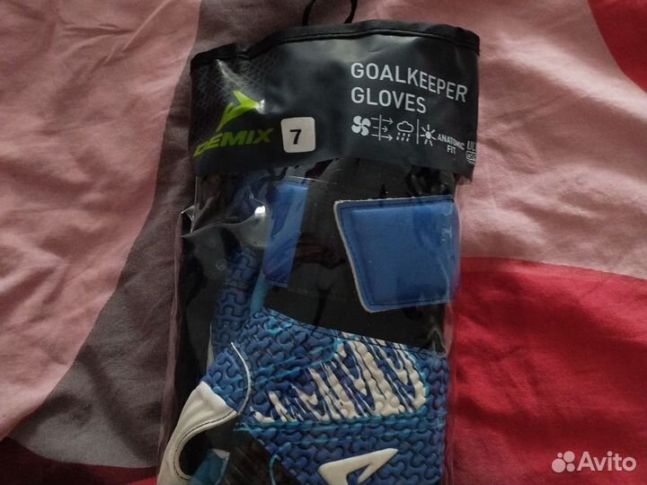 Вратарские перчатки