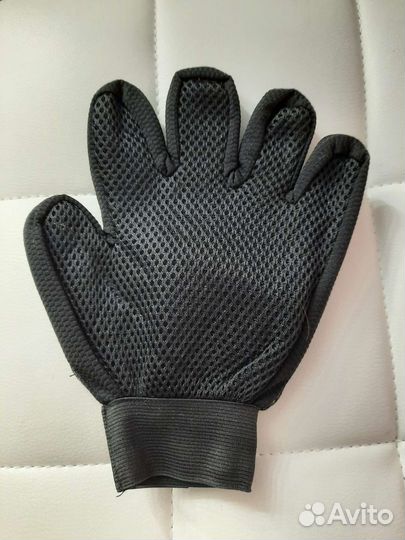 Перчатка для вычесывания шерсти