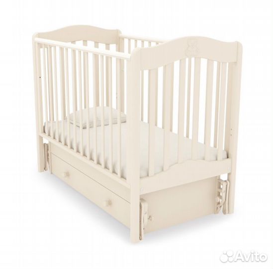 Детская кроватка с маятником и ящиком