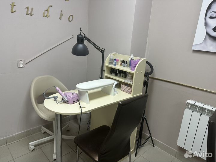 Стол маникюрный с вытяжкой