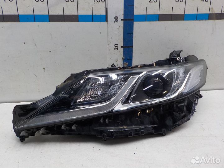 Фара левая Toyota Camry