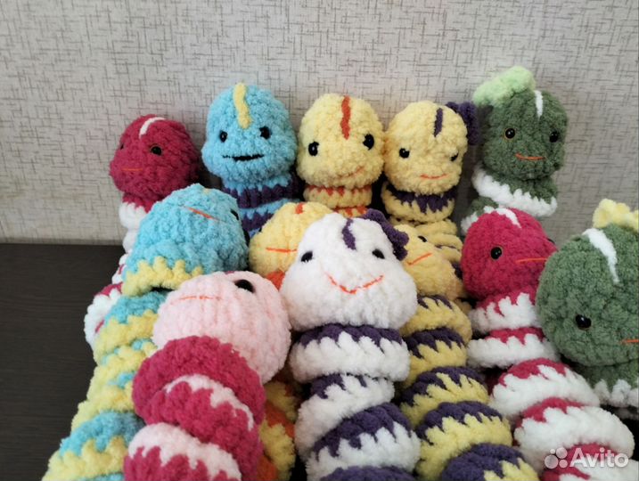 Игрушка, змейка из плюшевой пряжи