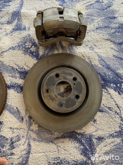 Тормозной супорт и тормозной диск Toyota XA50