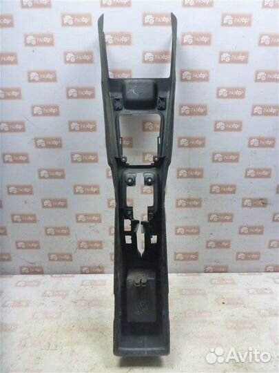 Консоль между сидений Nissan Primera P10 GA16DE