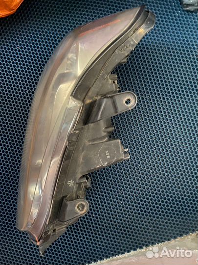 Правая фара Toyota Highlander 2001