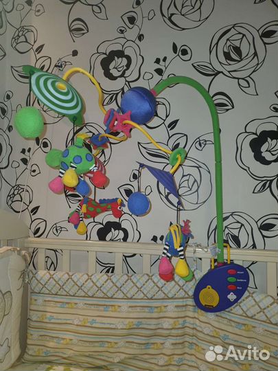 Мобиль в кроватку бренда Tiny love