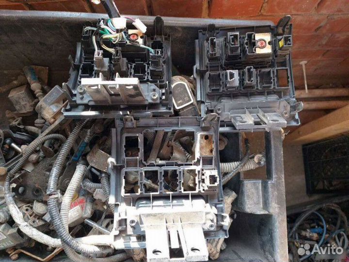 Кнопка Toyota Land Cruiser 200