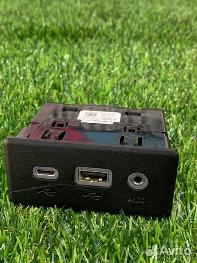 Разъем AUX / USB Buick Encore GX 2021 13529865