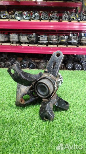 Опора Подушка двс Toyota Corolla E180 2012-2019