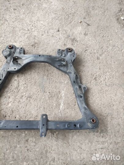 Подрамник передний Toyota Camry 40