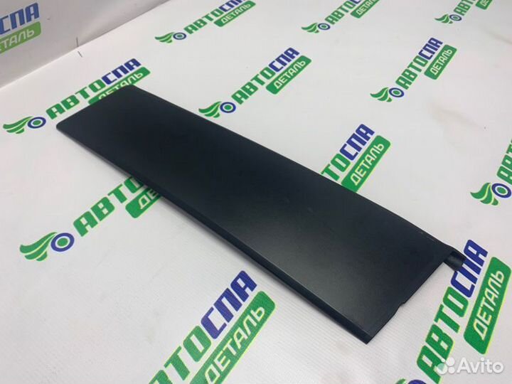 Накладка декоративная двери задняя правая Mazda