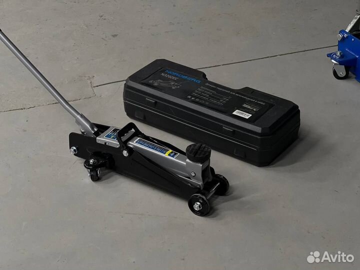 Домкрат подкатной автомобильный 2т