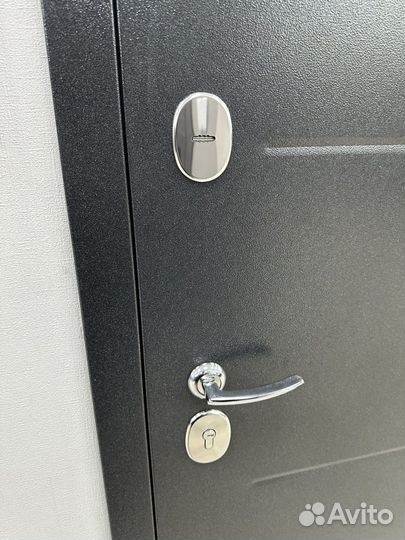 Дверь входная металлическая